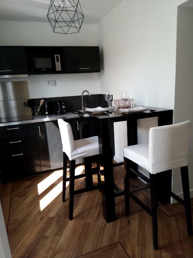 La Pause Romantique Apartment *