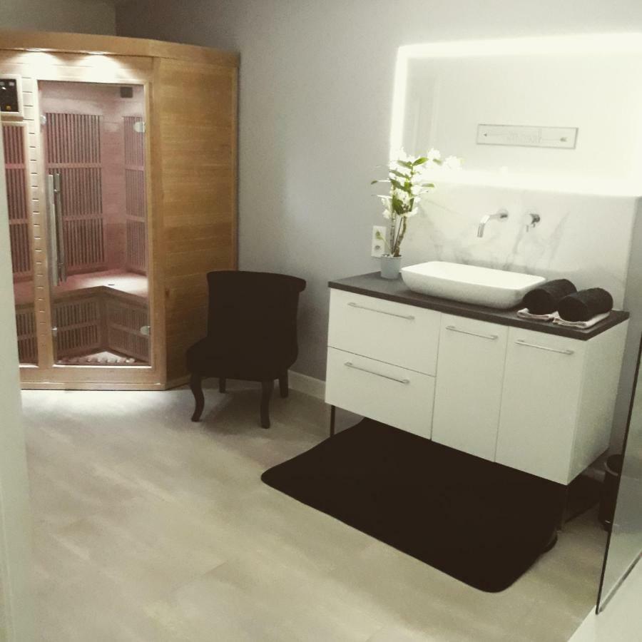 La Pause Romantique Apartment *